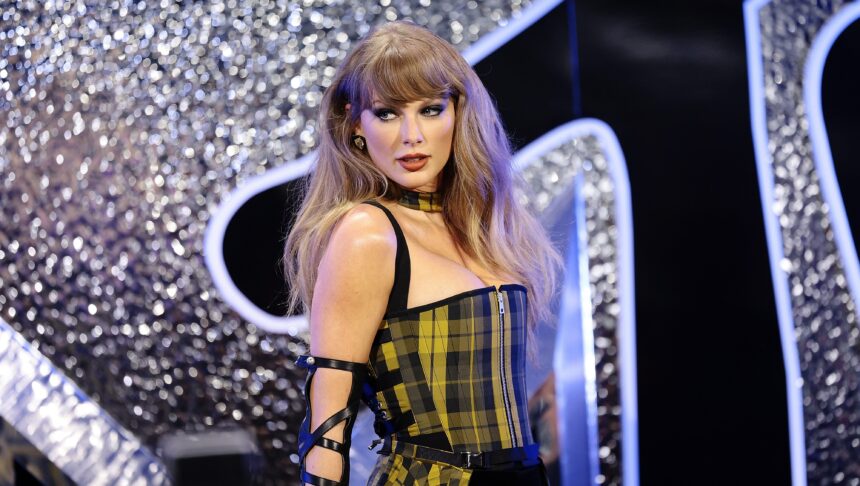 Taylor Swift at the 2024 VMAs: Photos of the pop star's red carpet outfit