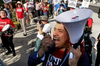 Los Angeles should raise pay for hotel and airport workers, report says