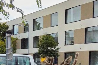 Emile the Moose Adventures puts the Austrian horn on the toes