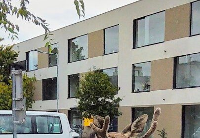 Emile the Moose Adventures puts the Austrian horn on the toes