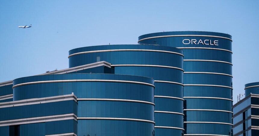 Oracle Name is responsible for business in cloud computing