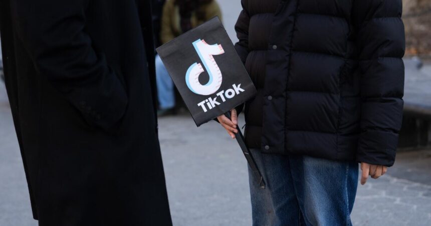 Trup says he's making a deal to save Tiktok after the xi call