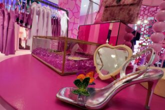 How to pause before purchasing impulses caused by social media