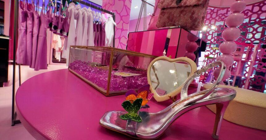 How to pause before purchasing impulses caused by social media