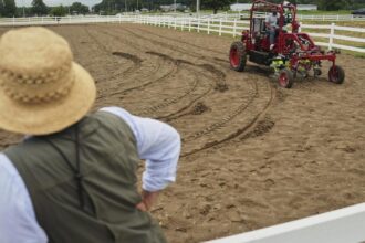 Will a power tractor acquire a tractory? The possibility of Rsearcherssie at a pilot event for farmers