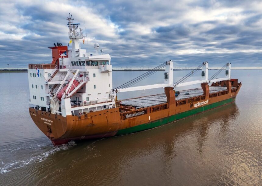 Yemen's injury 2 missile attack on cargo ships and urges crews to abandon the ship