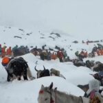 Hundreds of hikers rescued from Mount Everest after severe snowstorm