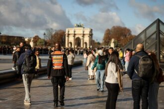 Suspect arrested for stealing crown jewels from Paris' Louvre museum