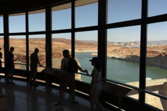 Millions rely on the decline in the Colorado River, but are retained "in the darkness" for the correction, critics say