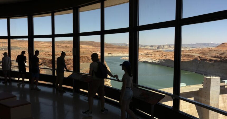 Millions rely on the decline in the Colorado River, but are retained "in the darkness" for the correction, critics say