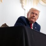 Trump's approval rating plummets due to economic crisis