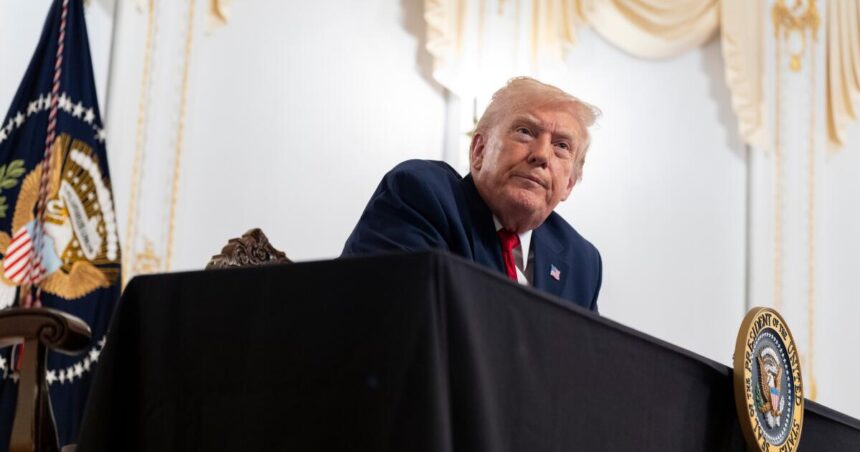 Trump's approval rating plummets due to economic crisis