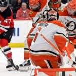 The Ducks took the lead, but lost to the Devils and couldn't score any extra points.