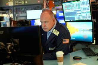 Stock prices set new records on holiday-shortened trading days