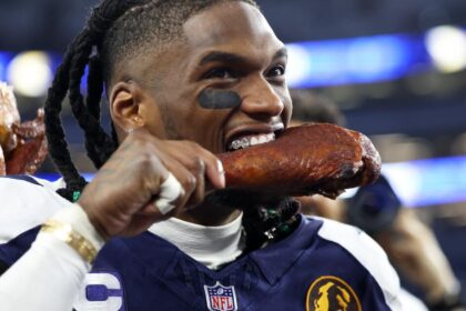 Chiefs vs. Cowboys set NFL regular season attendance record on Thanksgiving