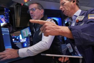 Wall Street stocks rise as AI stocks start to rise again